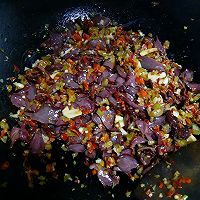 #下饭红烧菜#铺辣椒炒熏鸭胗的做法图解7