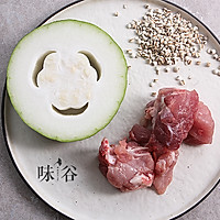 冬瓜薏米排骨汤的做法图解1