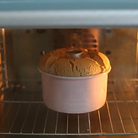 香浓的6寸中空咖啡戚风的做法图解12