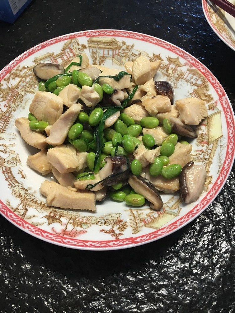 香菇鸡肉炒毛豆的做法