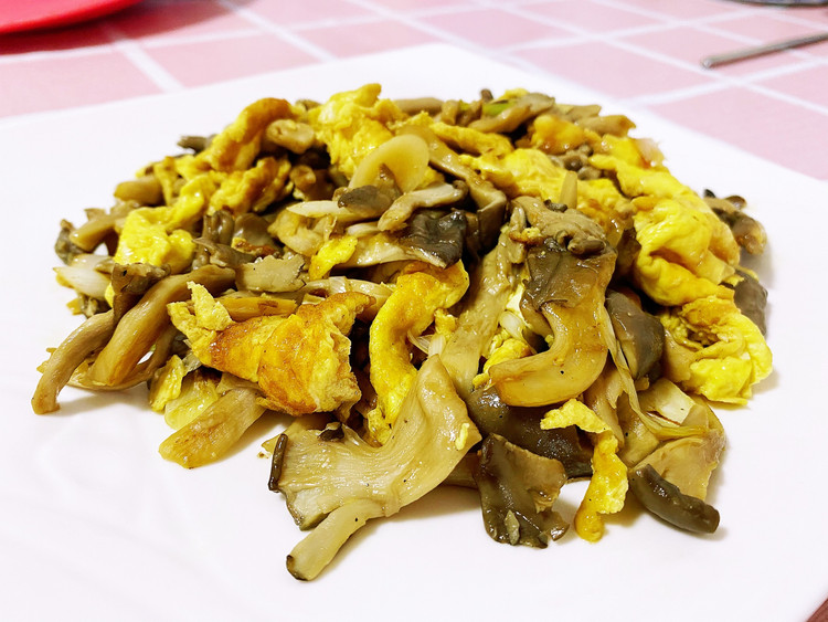 【鲜香金黄】蘑菇（秀珍菇）鸡蛋的做法