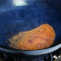 大师解密如何炒糖色的做法图解3