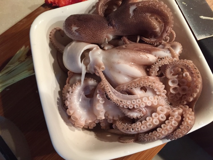 蒜薹八爪鱼的做法图解1