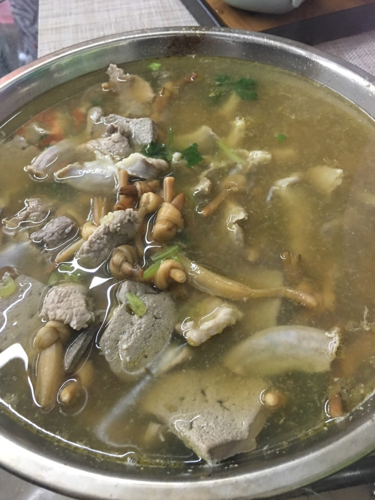 金针花(黄花菜)猪杂汤的做法
