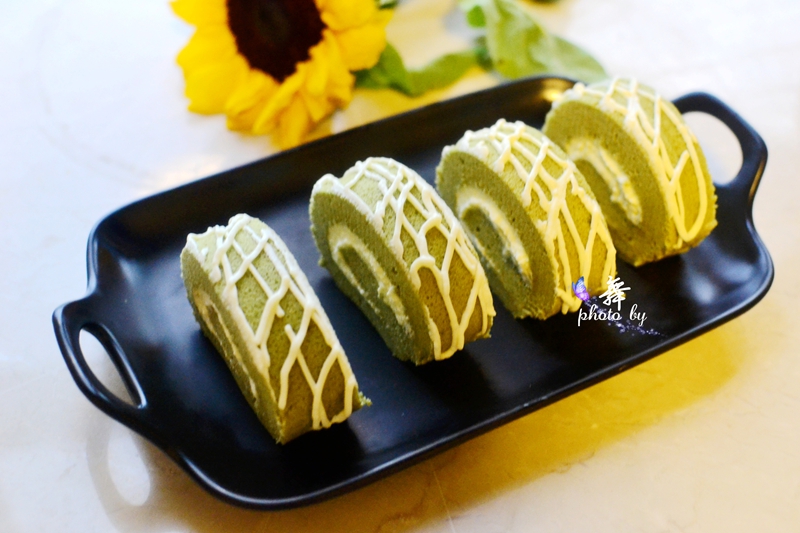 Matcha cake roll