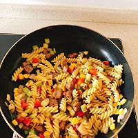 黑胡椒牛肉意面的做法图解4