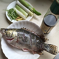 清蒸鳜鱼（最简单的宴会菜）的做法图解1