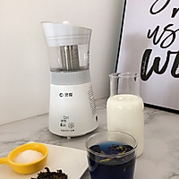 清新的蝶豆花奶茶的做法图解1