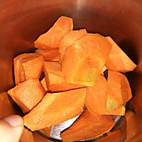 椰子王玉米红萝卜汤的做法图解1