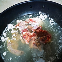 #我们约饭吧#淮山红萝卜玉米骨头汤。的做法图解1