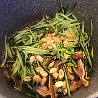 无敌好吃凉拌猪耳朵的做法图解3