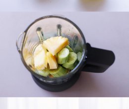 凤梨黄瓜蔬果汁的做法