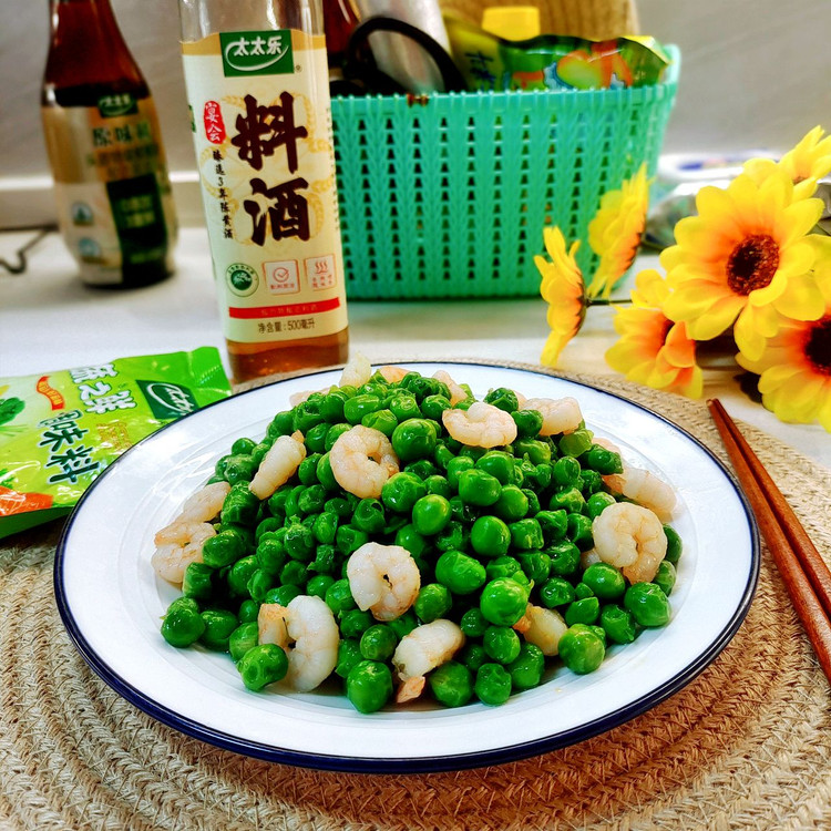 金玉满堂：豌豆炒虾仁的做法