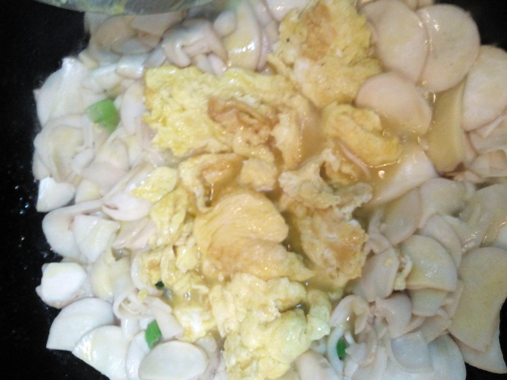 平菇炒鸡蛋的做法_【图解】平菇炒鸡蛋怎么做如何做好吃_平菇炒鸡蛋家常做法大全_橙子的美食天空_豆果美食