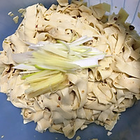 炝拌干豆腐的做法图解5