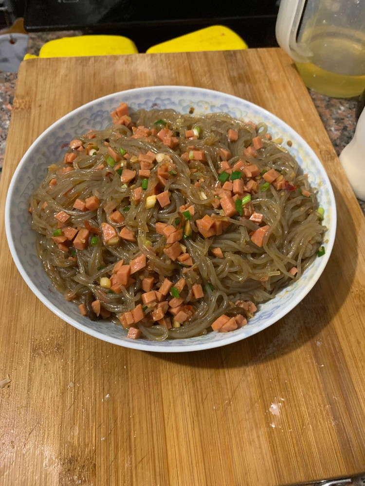 火腿肠炒粉条的做法