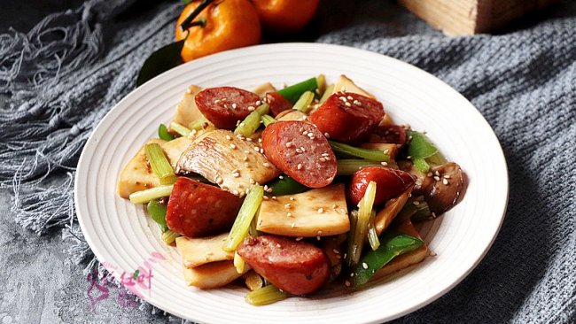 牛肉肠炒杏鲍菇的做法