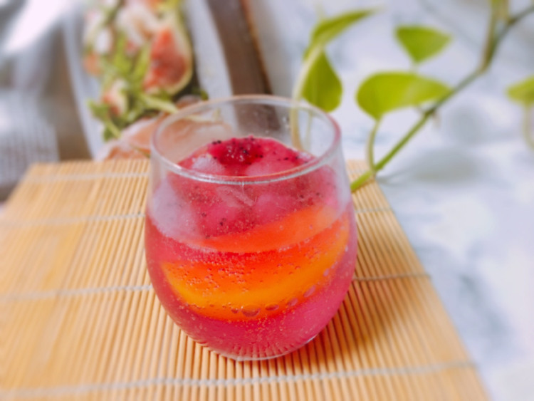火龙果气泡饮的做法