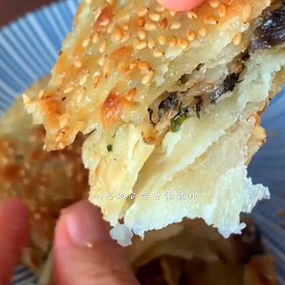 十分美味的酥皮梅干菜肉饼