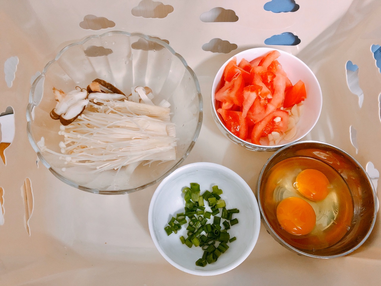 西红柿蘑菇豆腐汤,西红柿蘑菇豆腐汤的家常做法 - 美食杰西红柿蘑菇豆腐汤做法大全