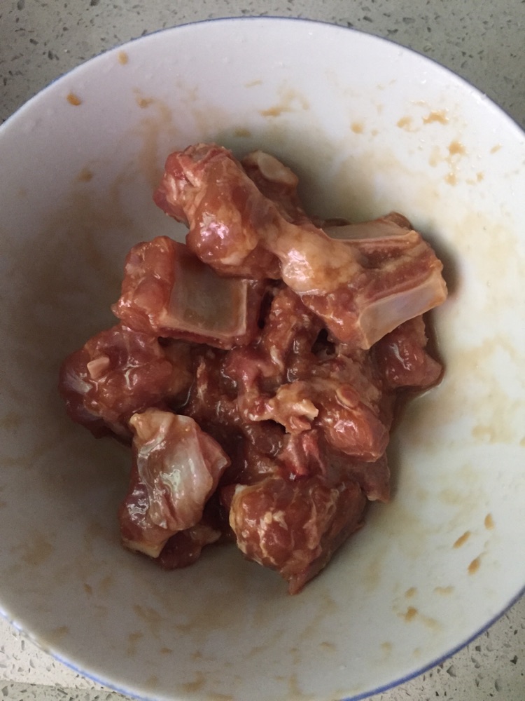 排骨香肠煲仔饭的做法图解2