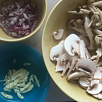 纯素蘑菇菠菜汤#春天不减肥，夏天肉堆堆#的做法图解2