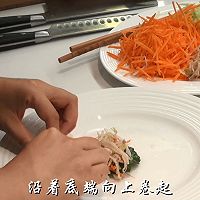 #15分钟周末菜#厨艺大比拼，加拿大北极虾紫苏卷的做法图解7