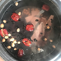 补血补钙之黑豆骨头鲫鱼汤的做法图解5