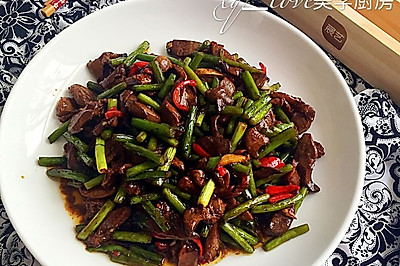 蒜苗鸡杂