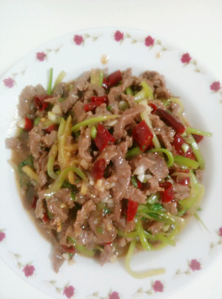 芹菜牛肉的做法