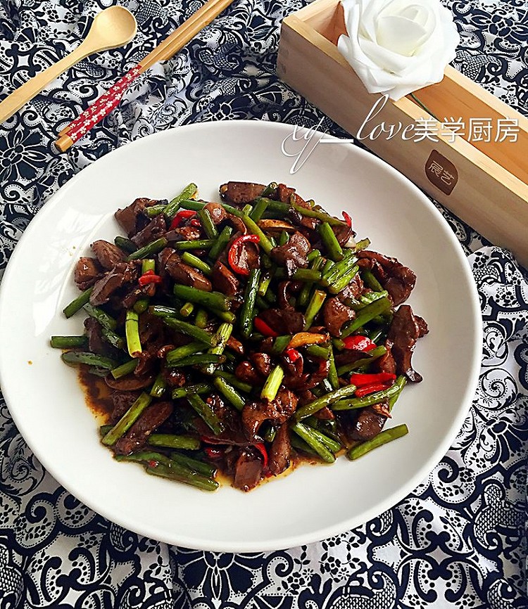 蒜苗鸡杂的做法