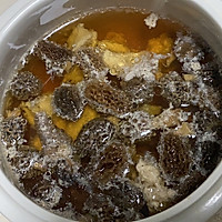 野生羊肚菌炖鱼胶汤，这样子炖软糯粘滑口感好的做法图解7