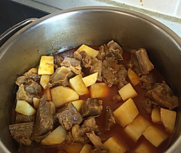 咖喱土豆烧牛腩的做法
