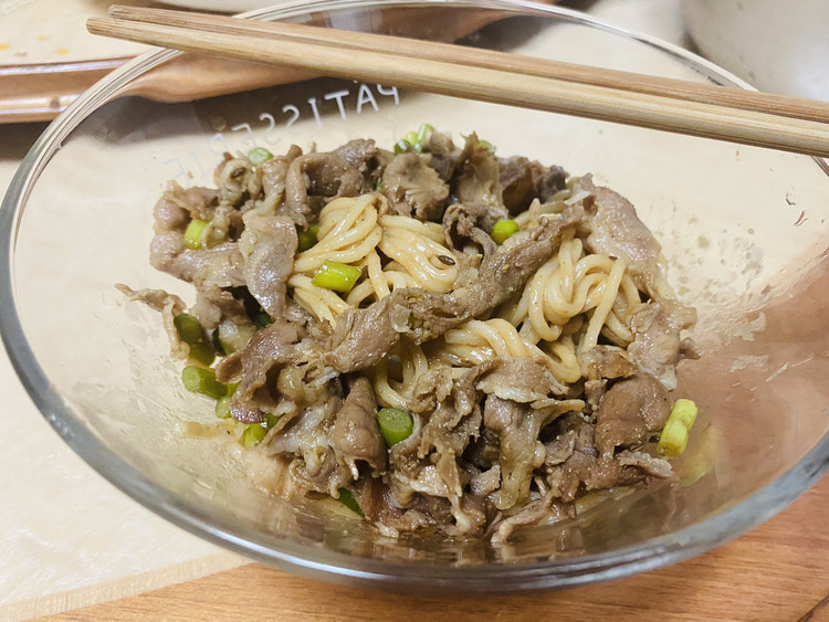 孜然羊肉盖浇面的做法