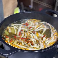 松茸菌菇煲鸡汤的做法图解3