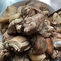 超级好吃的茄汁黄豆焖鸡块的做法图解1