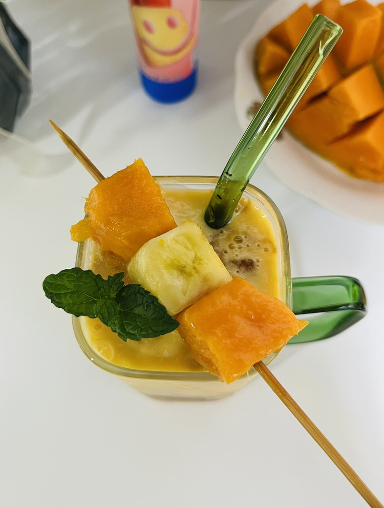 芒果香蕉草莓｜西班牙拿铁的做法