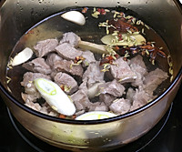 土豆烧牛肉的做法图解3