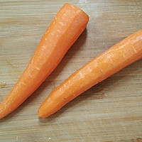 胡萝卜玉米青豌豆的做法图解1