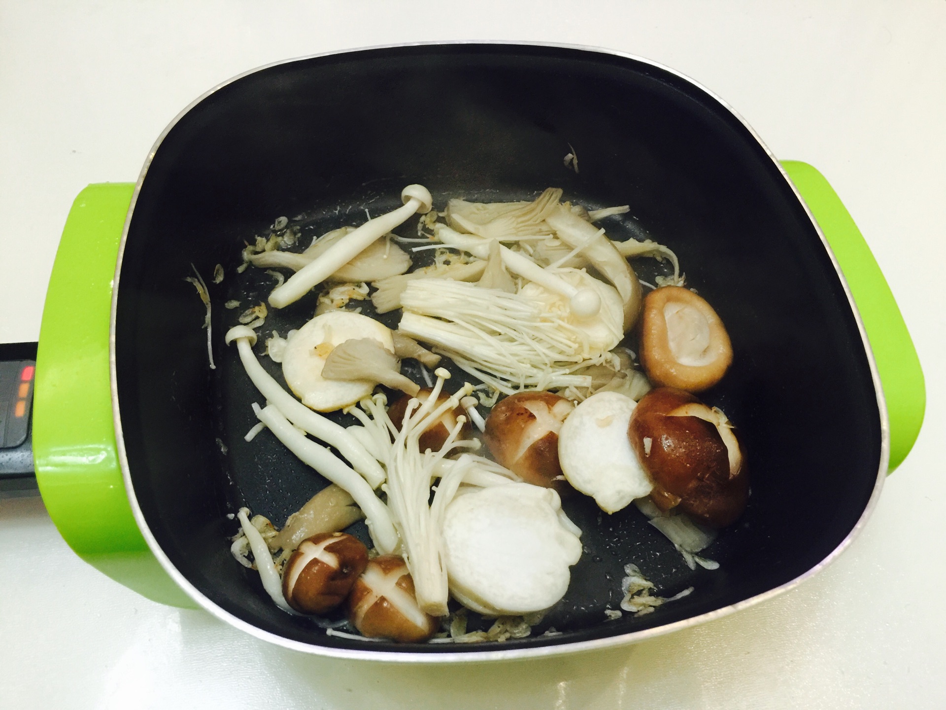 咖喱菌菇蔬菜火锅怎么做_咖喱菌菇蔬菜火锅的做法_妞妞妈美食_豆果美食