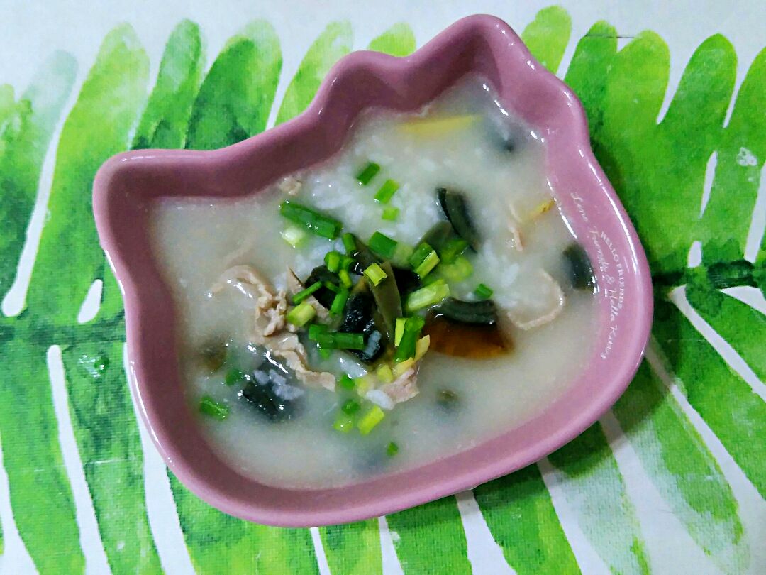 Congee with preserved egg and lean meat