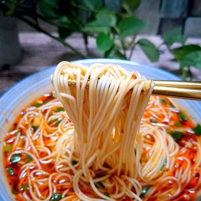 简单又快手酸辣面