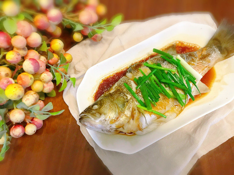 家常清蒸鲈鱼的做法
