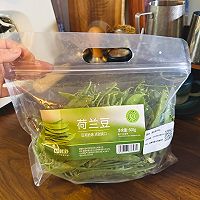 #春日尝鲜#荷兰豆三文鱼炒饭的做法图解1