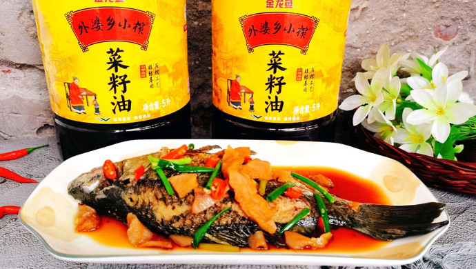香辣鲜甜红烧鲫鱼