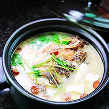 奶白鲜香鲫鱼豆腐汤｜有颜有料又营养