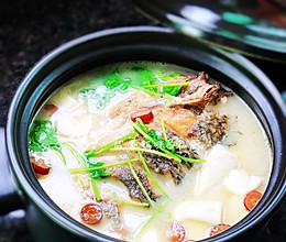 奶白鲜香鲫鱼豆腐汤｜有颜有料又营养的做法