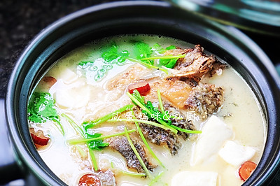 奶白鲜香鲫鱼豆腐汤｜有颜有料又营养