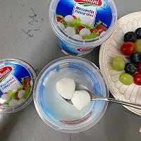 #有球必IN 圣诞鲜吃#串起来吃更美味哦～奶酪水果串串～的做法图解3