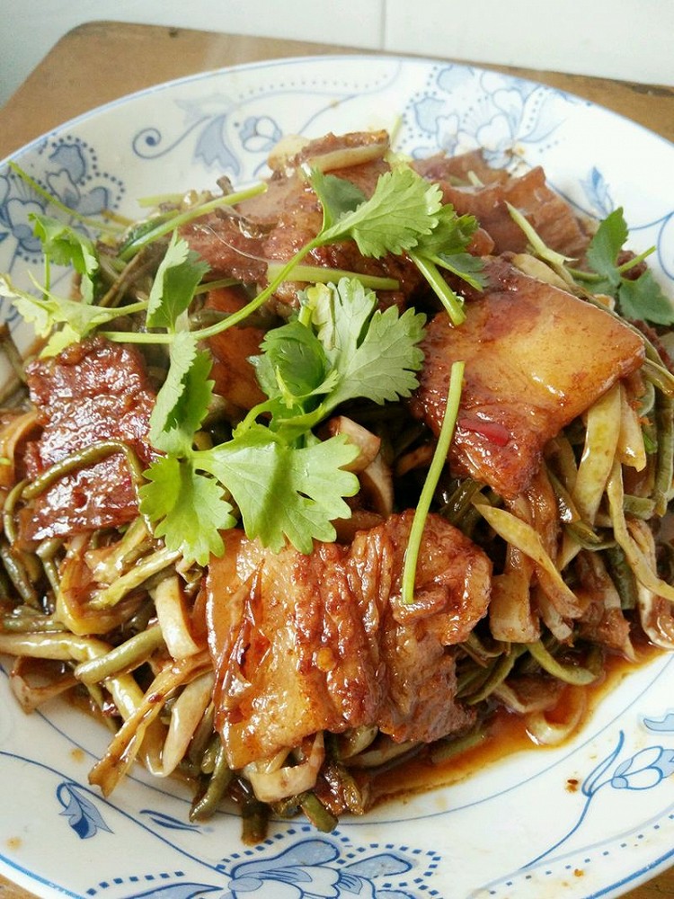 菜干烧肉的做法
